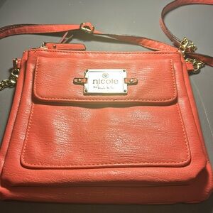 Pink leather Crossbody bag like new with straps and chain
